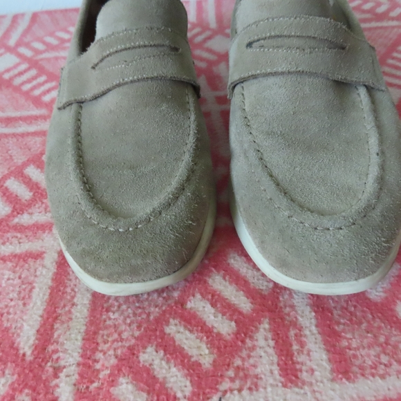 WOLF & SHEPHERD Men\'s Stone White Suede Crossover Loafers sz 7.5